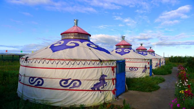 Bloemen Comfortabel Yurt-Tenthuis met Nationale Eigenschappen Externe Verfraaide Doek