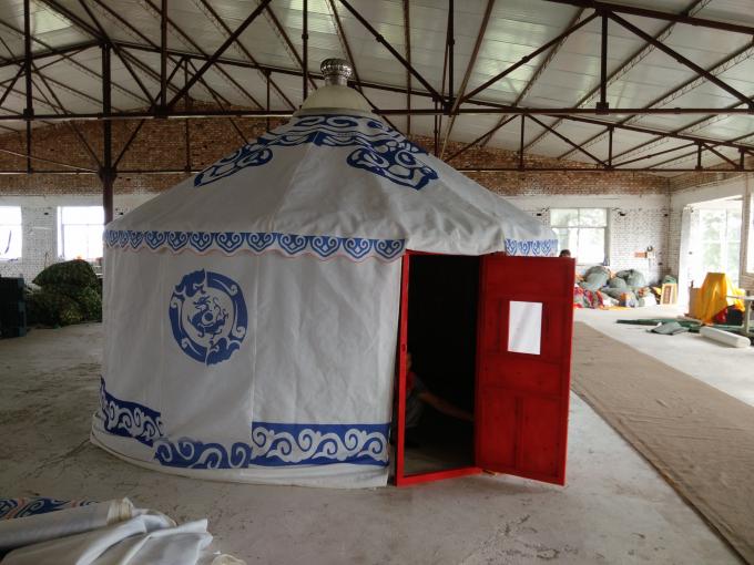 Tent van familie de Mongoolse Yurt met Vorm - Structuur van het Ondoordringbaar maken de Houten Kader